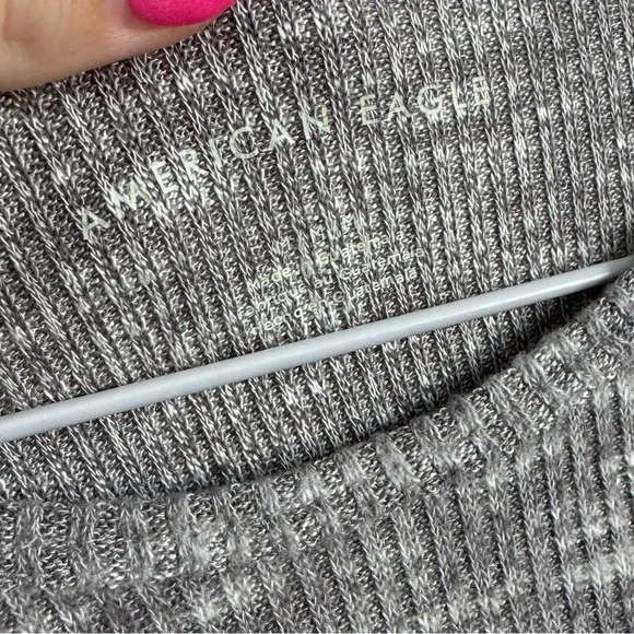 AMERICAN EAGLE | Ruffle Trim Ribbed Midi Tee - Picture 3 of 3